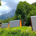 & Glamping Grintovec Luksuzni šator Preddvor
