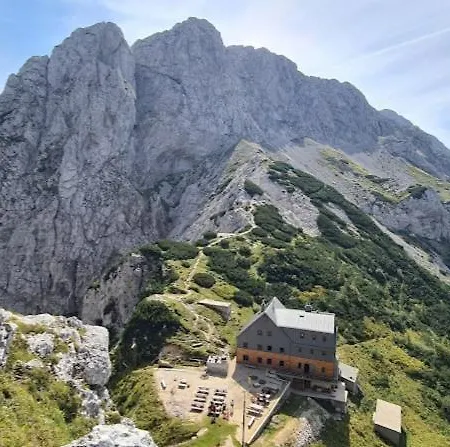 & Glamping Grintovec